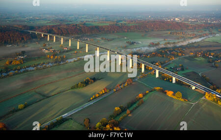 Ruhr-Viadukt über Ruhr, Bundesautobahn A52, Herbst, Mülheim, Mintard, Ruhr district, North Rhine-Westphalia, Deutschland Stockfoto