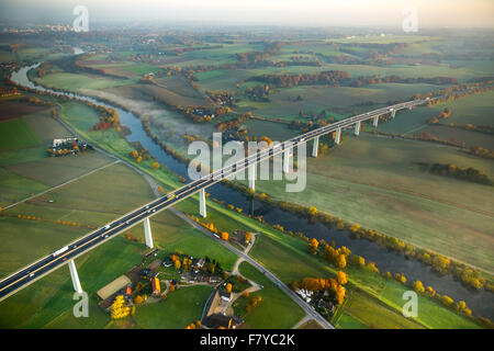 Ruhr-Viadukt über Ruhr, Bundesautobahn A52, Herbst, Mülheim, Mintard, Ruhr district, North Rhine-Westphalia, Deutschland Stockfoto