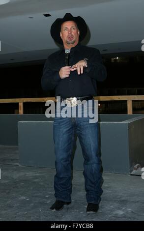 Las Vegas, NV, USA. 3. Dezember 2015. Garth Brooks auf der Pressekonferenz für Garth Brooks kündigt Konzertreise in Las Vegas, Las Vegas Arena, Las Vegas, NV 3. Dezember 2015. Bildnachweis: MORA/Everett Collection/Alamy Live-Nachrichten Stockfoto