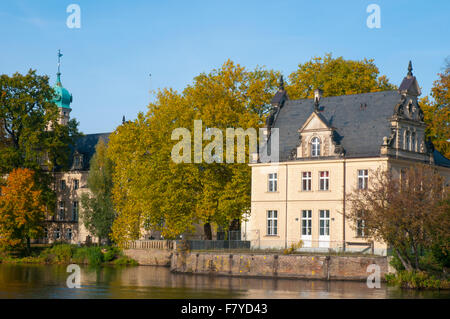 Großen Haus und Kirche Turm neben dem Wannsee, Berlin Stockfoto