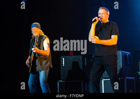 O2, North Greenwich, London, UK, 3. Dezember 2015, Deep Purple in der O2 Arena, London, Roger Glover, Ian Gillan, Deep Purple auf ihrer Welttournee 2015, Credit: Richard Soans/Alamy Live News Stockfoto