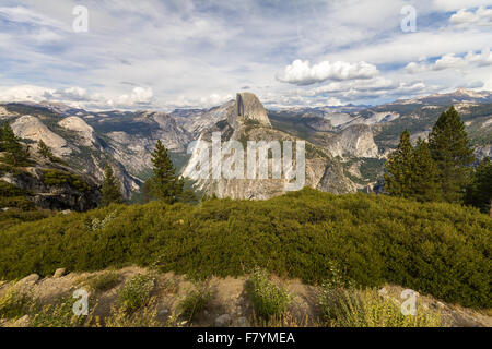 Blick auf Yosemite Landschaft an der Spitze Stockfoto