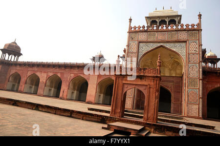 Eingangstor von Akbar es Grab, Sikandara, Agra, Indien Stockfoto