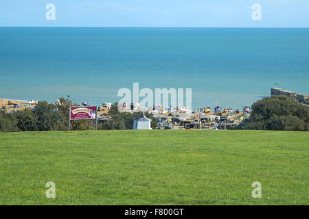 Blick über Hastings Fischerhafen aus West Hügel, Sussex, England, Großbritannien Stockfoto