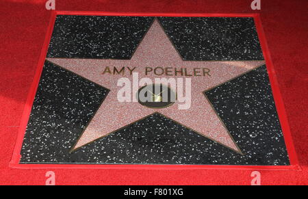 Hollywood, Kalifornien, USA. 2. Dezember 2015. I15794CHW. Amy Poehler geehrt mit Stern auf dem Hollywood Walk Of Fame.6767 Hollywood Blvd/Hollywood Wax Museum, Hollywood, CA.12/03/2015.AMY POEHLER STAR. © Clinton H. Wallace/Photomundo International / Fotos Inc Credit: Clinton Wallace/Globe Fotos/ZUMA Draht/Alamy Live-Nachrichten Stockfoto