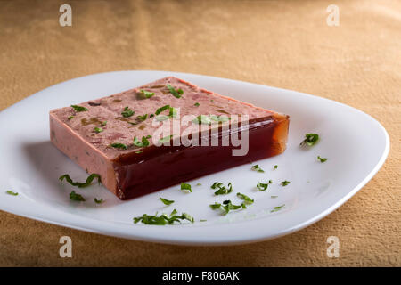 Leberpastete auf Platte aus Schwein und Reh Fleisch Stockfoto