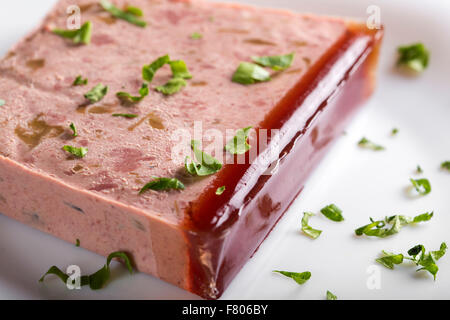 Leberpastete auf Platte aus Schwein und Reh Fleisch Stockfoto