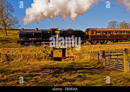 4F-Klasse keine 43924 bei Oxenhope auf Keighley Worth Valley Railway Stockfoto