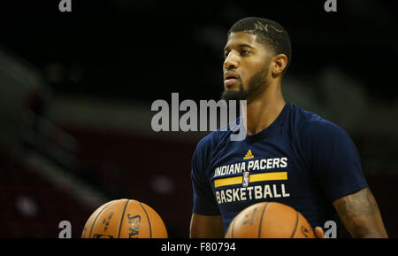 Portland, Oregon, USA. 3. Dezember 2015. PAUL GEORGE (13) erwärmt sich. Die Portland Trail Blazers veranstaltete die Indiana Pacers im Moda Center. Foto von David M. Blair Credit: David Blair/ZUMA Draht/Alamy Live-Nachrichten Stockfoto