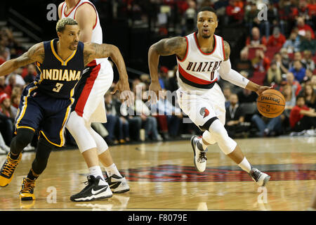 Portland, Oregon, USA. 3. Dezember 2015. DAMIAN LILLARD (0) Laufwerke auf den Reifen. Die Portland Trail Blazers veranstaltete die Indiana Pacers im Moda Center. Foto von David M. Blair Credit: David Blair/ZUMA Draht/Alamy Live-Nachrichten Stockfoto