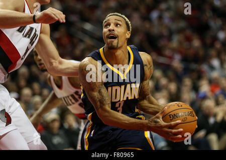 Portland, Oregon, USA. 3. Dezember 2015. GEORGE HILL (3) Laufwerke auf den Reifen. Die Portland Trail Blazers veranstaltete die Indiana Pacers im Moda Center. Foto von David M. Blair Credit: David Blair/ZUMA Draht/Alamy Live-Nachrichten Stockfoto