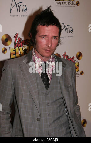 Datei. 3. Dezember 2015. SCOTT WEILAND, am besten bekannt als der Lead-Sänger für Stone Temple Pilots und Velvet Revolver "in seinem Schlaf während auf einer Tourstopp in Bloomington, Minnesota verstorben ist." Der Sänger wandte sich 48 am 27. Oktober. Weiland lange litt Drogenmissbrauch Fragen. Im Bild: 19. Februar 2010 - Hollywood, Kalifornien, Vereinigte Staaten von Amerika - K64384EG. Premiere des Cirque du Soleil '' Viva ELVIS''. Das Aria Resort Hotel im City Center in Las Vegas, Nevada 19.02.2010. Scott Weiland(Credit Image: © Ed Geller/Globe Photos/ZUMApress. Bildnachweis: ZUMA Press, Inc./Alamy Live-Nachrichten Stockfoto