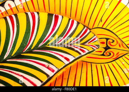 Detail von einer alten und bunten Sri lanka Raksha Maske Stockfoto