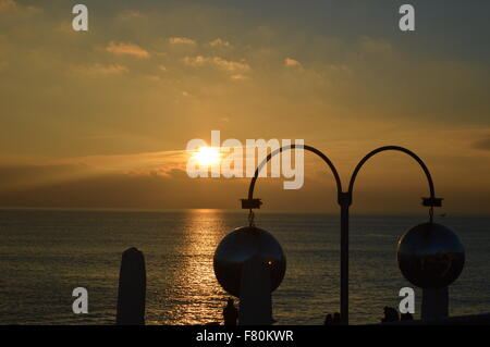 Sonnenuntergang am Strand von Brighton Stockfoto