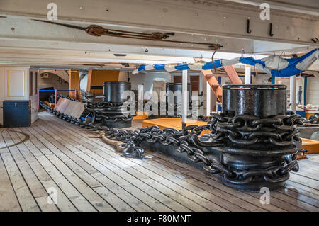 Ankerkette am Unterdeck von HMS Warrior auf der Portsmouth Historic Dockyard, England, Großbritannien Stockfoto