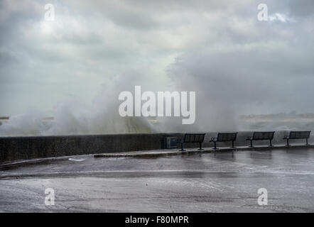 Stürmisches Wetter bei der Porthmouth Harbour Parade, Hampshire, England, Großbritannien Stockfoto