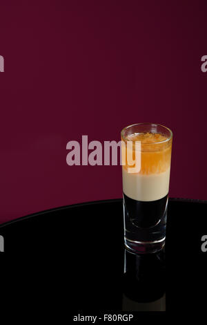 B 52 cocktail mit Flamme Stockfoto