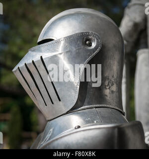 Detail einer Eisen-Helm von mittelalterlichen Rüstungen. Stockfoto