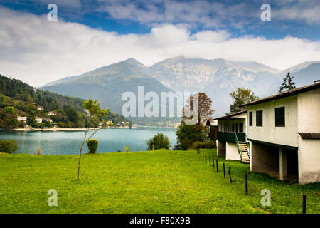 Ledro-See in Italien ist den blauen See genannt. Stockfoto