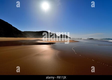 Portugal, Costa Vicentina: Malerische Aussicht auf Naturstrand in Rogil Stockfoto