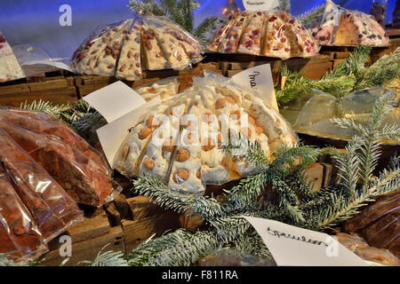 Brüssel, Belgien. 3. Dezember 2015. Nougat am Weihnachtsmarkt in Brüssel verkauft wird sorgfältig verpackt für hygienischen Schutz am 3. Dezember 2015 in Brüssel Credit: Skyfish/Alamy Live News Stockfoto