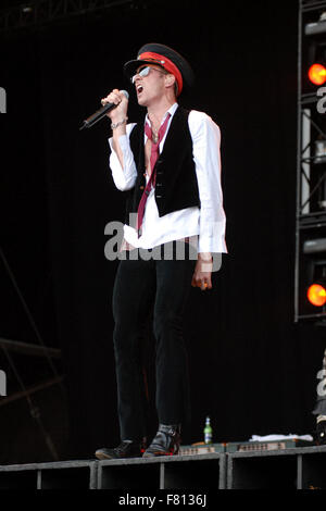 Derbyshire, UK. 8. Juni 2007. Datei-PIX: Scott Weiland von Velvet Revolver fotografiert Live auf der Bühne auf dem Download Festival 2007 - Tag eins in Donington Park, Derbyshire, UK 8. Juni 2007 Credit: Ben Rektor/Alamy Live-Nachrichten Stockfoto