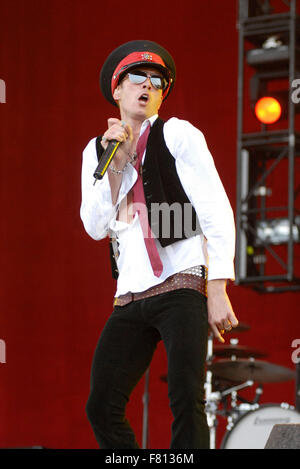 Derbyshire, UK. 8. Juni 2007. Datei-PIX: Scott Weiland von Velvet Revolver fotografiert Live auf der Bühne auf dem Download Festival 2007 - Tag eins in Donington Park, Derbyshire, UK 8. Juni 2007 Credit: Ben Rektor/Alamy Live-Nachrichten Stockfoto