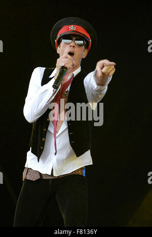 Derbyshire, UK. 8. Juni 2007. Datei-PIX: Scott Weiland von Velvet Revolver fotografiert Live auf der Bühne auf dem Download Festival 2007 - Tag eins in Donington Park, Derbyshire, UK 8. Juni 2007 Credit: Ben Rektor/Alamy Live-Nachrichten Stockfoto