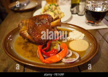 Geröstet, Eisbein, Schweinefleisch Knie, Koleno, Prag, Tschechische Republik, Europa Stockfoto