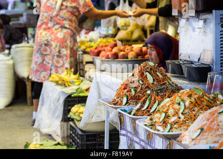 Orientalisches Essen - Markt Osch, Kirgisistan. Stockfoto