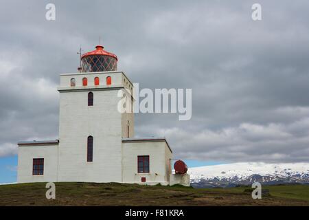 Leuchtturm bei Dyrhólaey, Island Stockfoto