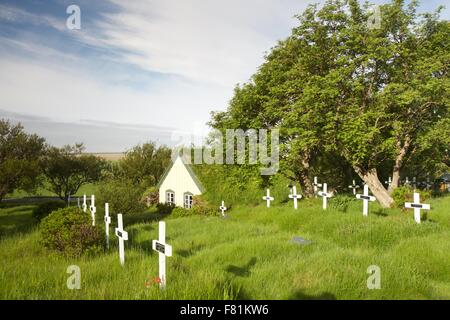 Schönen Rasen Kirche am Hof, Island Stockfoto