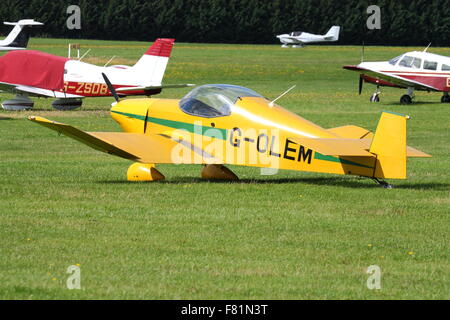 Jodel D18, G-OLEM in White Waltham Flugplatz geparkt Stockfoto