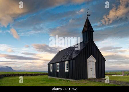Der berühmte schwarze Kirche von Budir auf die Snaefellsnes Halbinsel in Island. Stockfoto