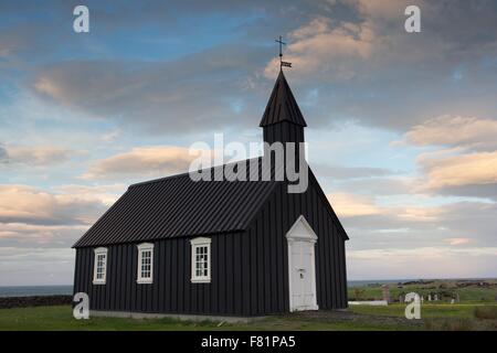 Der berühmte schwarze Kirche von Budir auf die Snaefellsnes Halbinsel in Island. Stockfoto