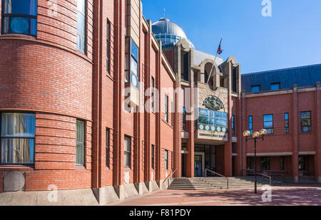 Hull Crown Court Haupteingang von der kombiniert Gerichtsstandort Rumpf Lowgate bestbewerteten Yorkshire England UK GB EU Europa aufzubauen Stockfoto