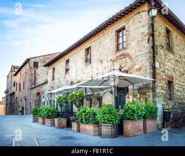 Schöne Gasse der Altstadt von Montepulciano in der Toskana Stockfoto