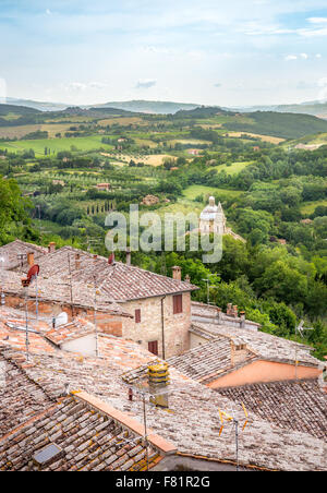 Landschaft des Val D'Orcia Tal in der Toskana. Ein Wiev von Montepulciano entfernt. Stockfoto