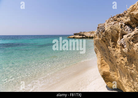 Wunderschönen türkisfarbenen Meerwasser auf Küste von ist Arutas in Insel Sardinien, Italien Stockfoto