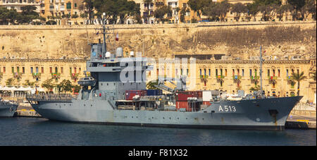 Schiff der deutschen Marine "Elbe" Klasse Nachschub A513 "Rhein" ist das größte Schiff der deutschen Marine. Stockfoto