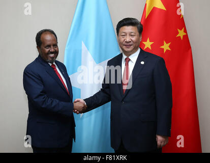 Johannesburg, Südafrika. 4. Dezember 2015. Chinese President Xi Jinping (R) trifft sich mit somalischen Präsidenten Hassan Sheikh Mohamoud in Johannesburg, Südafrika, 4. Dezember 2015. Bildnachweis: Pang Xinglei/Xinhua/Alamy Live-Nachrichten Stockfoto