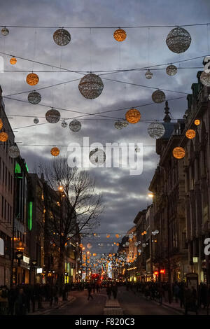 Weihnachts-Dekorationen auf der Oxford Street in London England Vereinigtes Königreich Großbritannien Stockfoto