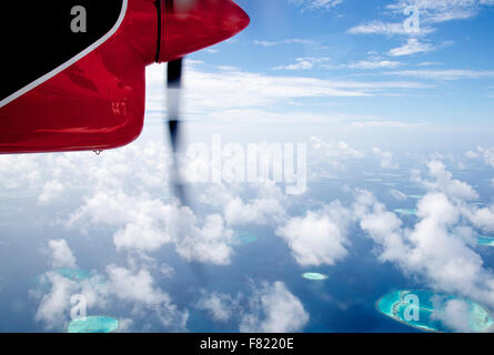 Luftaufnahme der Lagunen der Malediven Archipel von einem Wasserflugzeug Stockfoto