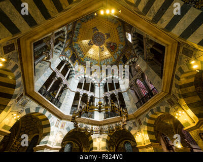 Die Decke Gewölbe der Pfalzkapelle in den Dom zu Aachen (Aix-La-Chapelle). Stockfoto