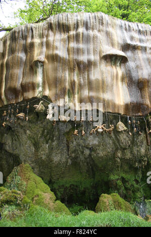 Verkalkte Spielzeug, alte Mutter Shipton Höhle, Knaresborough Stockfoto