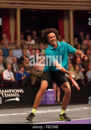 Royal Albert Hall, London, UK. 4. Dezember 2015. Tag 3 des Champions Tennis, abends Singles match zwischen James Blake und Younes El Aynaoui mit Blake dem späteren Sieger. Bildnachweis: Sportsimages/Alamy Live-Nachrichten Stockfoto