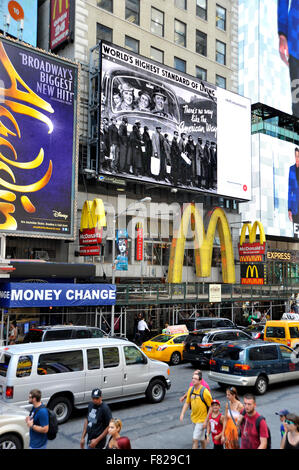 Margaret Bourke-White Foto erscheint auf digitale Plakatwand in New York City Times Square während der Veranstaltung Kunst überall. Stockfoto