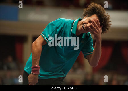 Royal Albert Hall, London, UK. 4. Dezember 2015. Tag 3 des Champions Tennis, abends Singles match zwischen James Blake und Younes El Aynaoui mit Blake dem späteren Sieger. Bildnachweis: Sportsimages/Alamy Live-Nachrichten Stockfoto