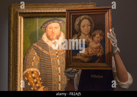 London, UK. 4. Dezember 2015. Im Bild: Porträt von Heinrich VIII., c. 1542, aus dem Studio von Hans Holbein, Schätzung GBP 800.000-1.200.000 und Darstellung der Madonna mit Kind von Jan Gossaert, genannt Mabuse, Schätzung: 4 Millionen GBP. Presse-Preview von Sotheby's London Abend Verkauf der alten Meister und britischer Gemälde, mit vielen Museumsqualität Werken seit Jahrhunderten in der renommierten Privatsammlungen aufbewahrt. Der Verkauf findet am 9. Dezember 2015 statt. Stockfoto