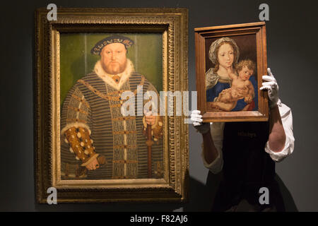 London, UK. 4. Dezember 2015. Im Bild: Porträt von Heinrich VIII., c. 1542, aus dem Studio von Hans Holbein, Schätzung GBP 800.000-1.200.000 und Darstellung der Madonna mit Kind von Jan Gossaert, genannt Mabuse, Schätzung: 4 Millionen GBP. Presse-Preview von Sotheby's London Abend Verkauf der alten Meister und britischer Gemälde, mit vielen Museumsqualität Werken seit Jahrhunderten in der renommierten Privatsammlungen aufbewahrt. Der Verkauf findet am 9. Dezember 2015 statt. Stockfoto